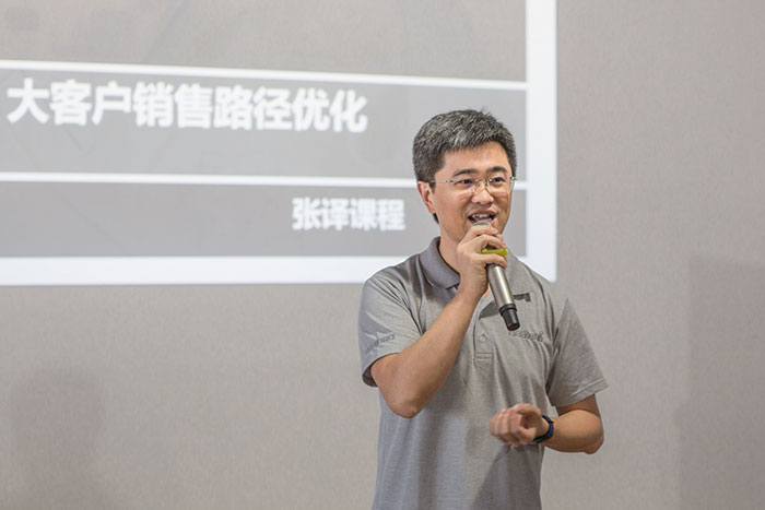 百聯(lián)開展新一輪培訓：提高員工職業(yè)素質，增強客戶服務能力